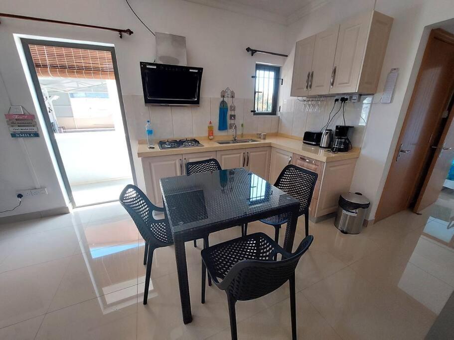 New Chic Apartment Flic En Flac Bagian luar foto